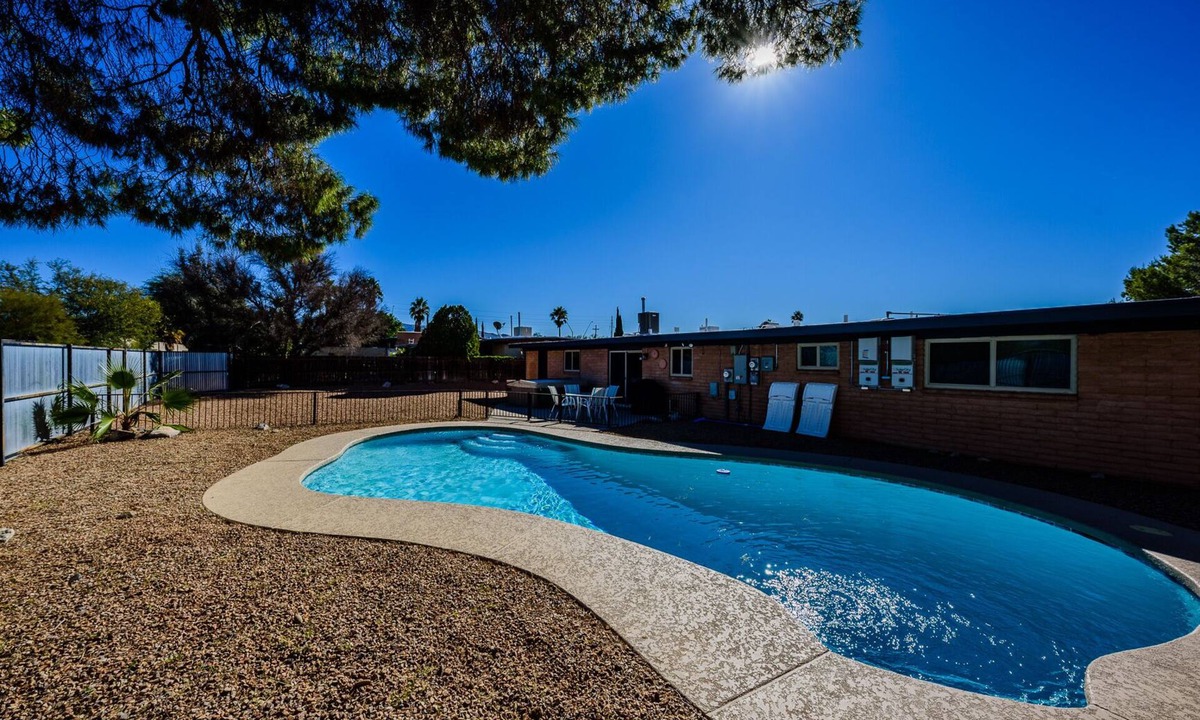 Tucson House | Oasis On Palm- Private And Quiet ~ Sparkling Pool And Spa!