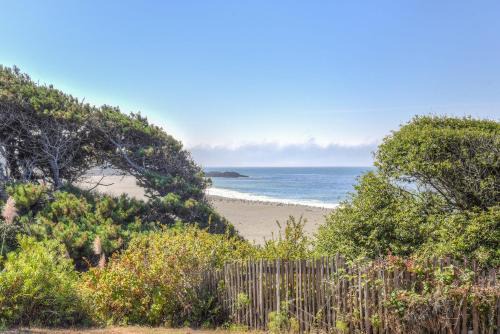 Gualala House | Ocean Bungalow - Tesla EV Station & Near Trails