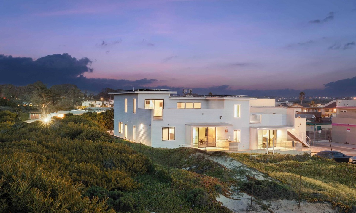 Oceano Cottage | Oceanfront 2BR + Rooftop Deck, & Beach Access Strand Way B