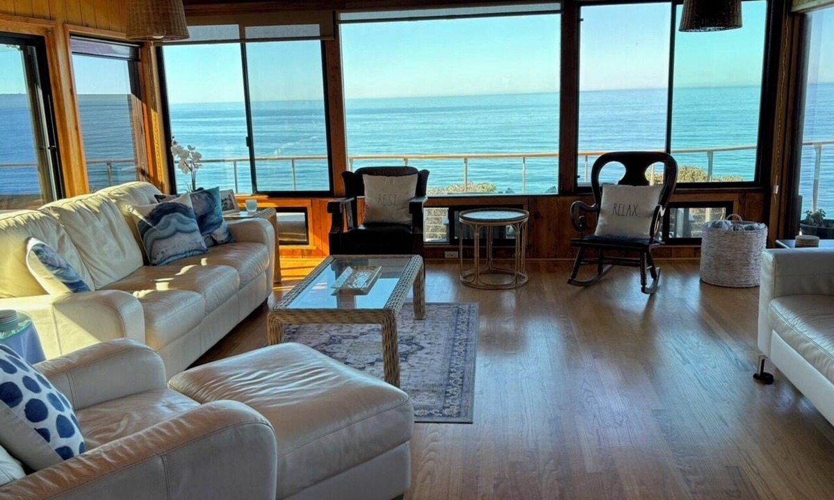 Leucadia House | Oceanfront Home, Stone Steps Beach Access, Jacuzzi on Oceanfront Deck