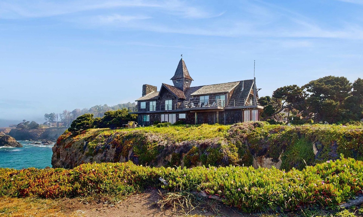 Fort Bragg House | Oceanfront Home - Stunning Views & Private Hot Tub