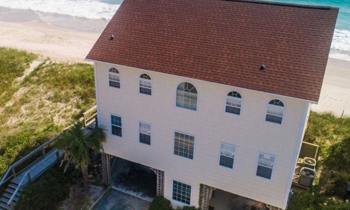 Surf City House | Oceanfront Oasis House 5 bedroom, 3.5 bath Elevator - Excellent Reviews