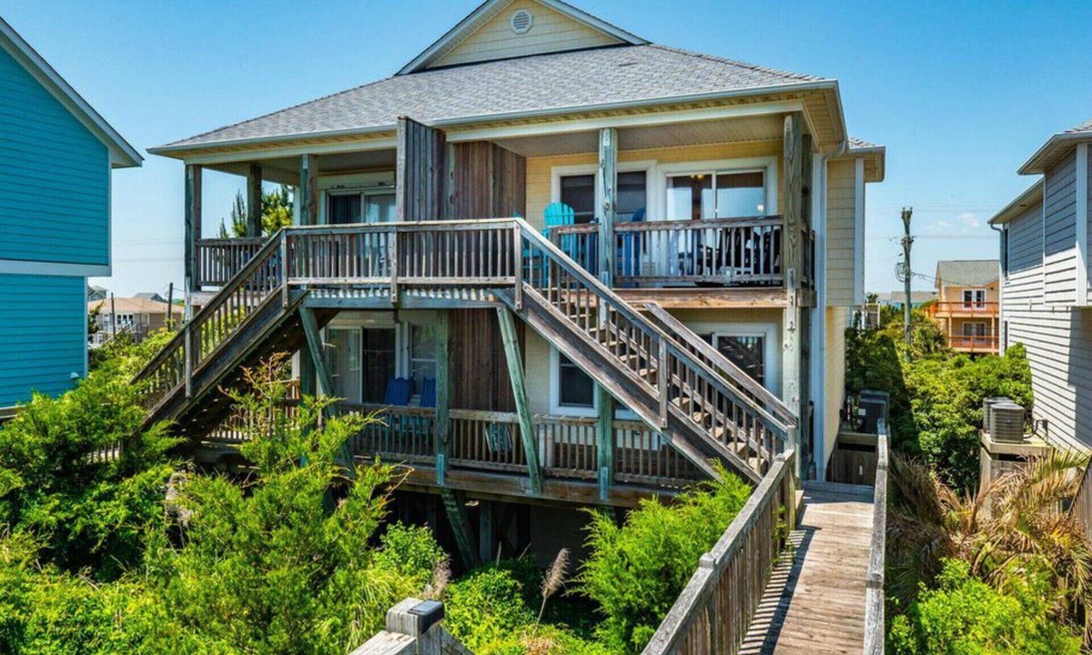 Topsail Beach House | Oceanfront Paradise | Private Beach Access | Topsail Beach | Sleeps 10