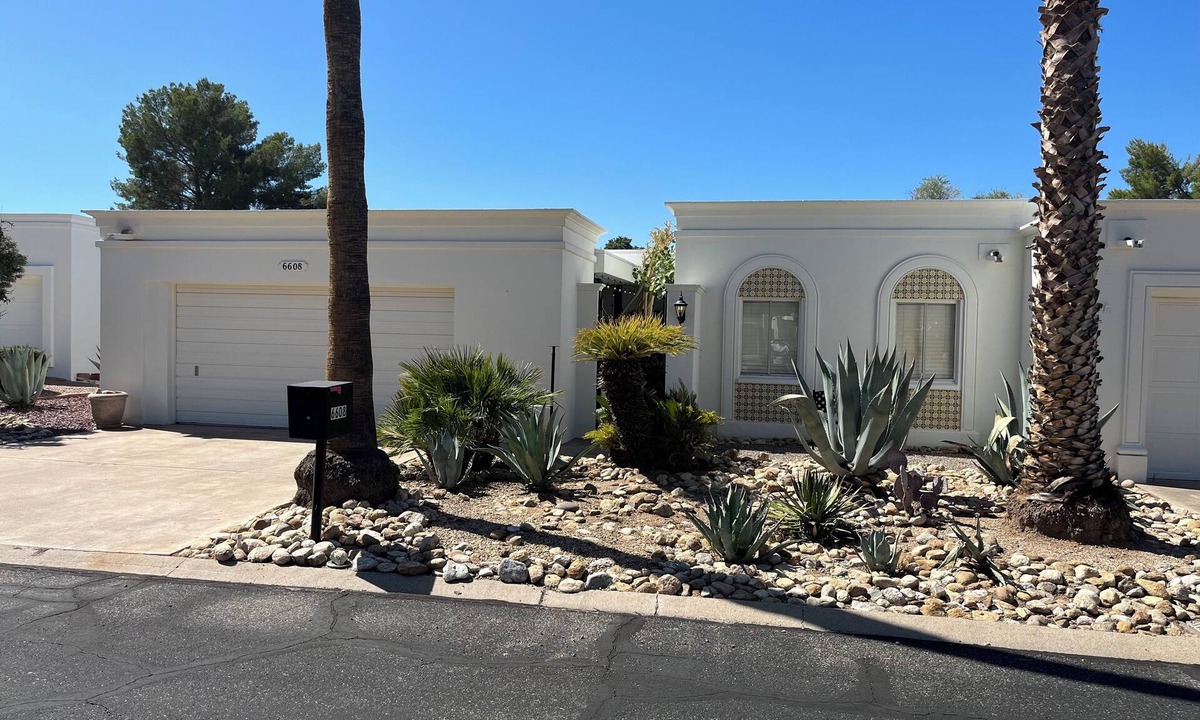 Tucson Condo | Old-School Charm on the Course – Patio Views & Sleeps 6