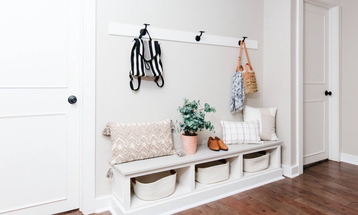 Village Grove House | Old Town “Modern Farmhouse” + Heated Pool + BBQ, Patio + 6-8 mins to Old Town