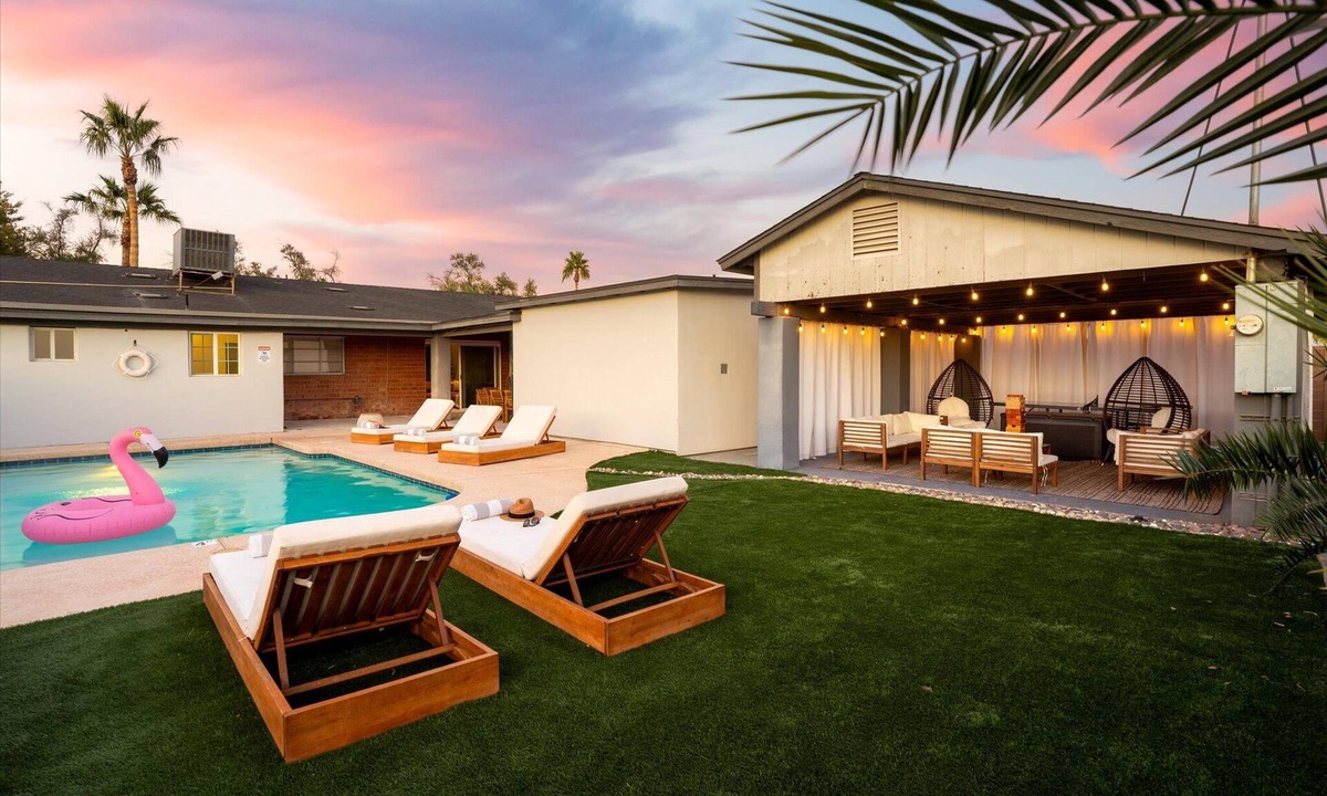 South Scottsdale House | Old Town Scottsdale I Heated Pool I King Bed I 4 Bedroom