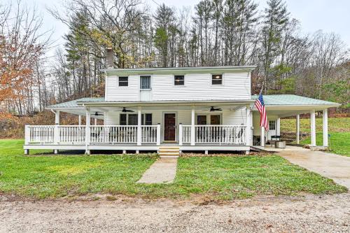 Mize House | On 220 Acres! Hot Tub Haven in West Liberty