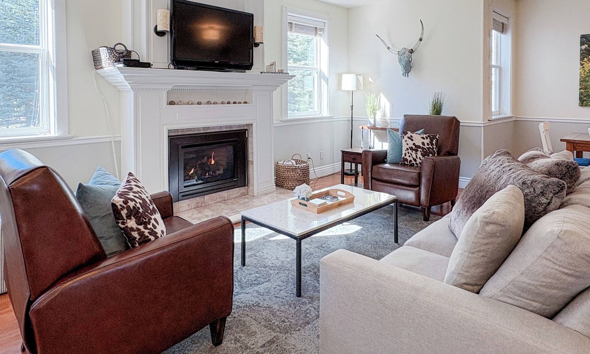 Redstone House | On River Time – Cozy Riverfront Retreat on Redstone Blvd