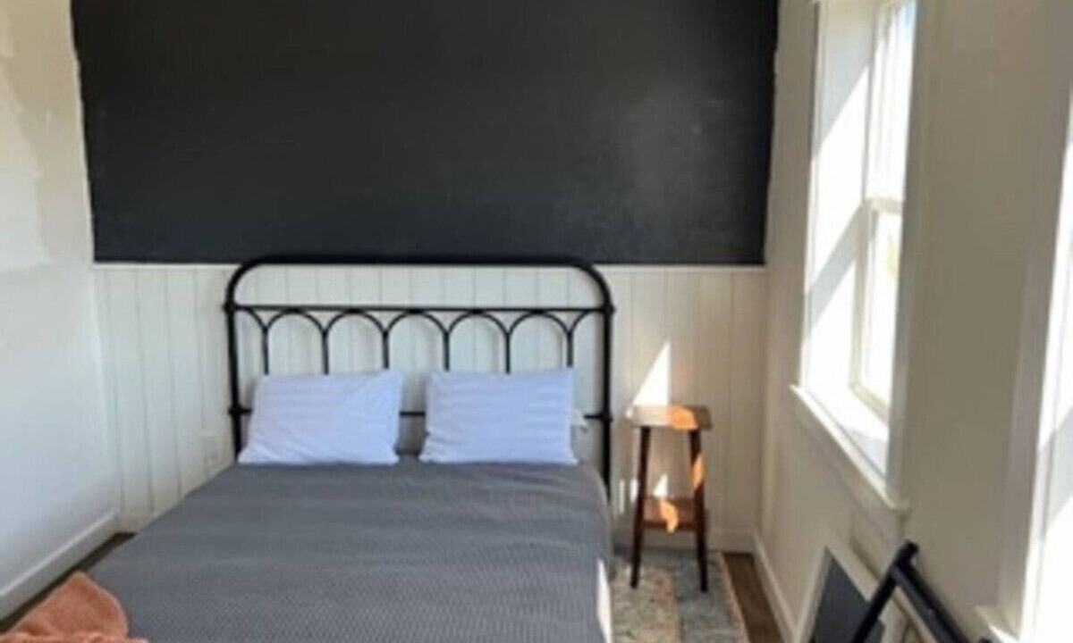 Victor Cabin | One Bedroom cabin-Walk to river