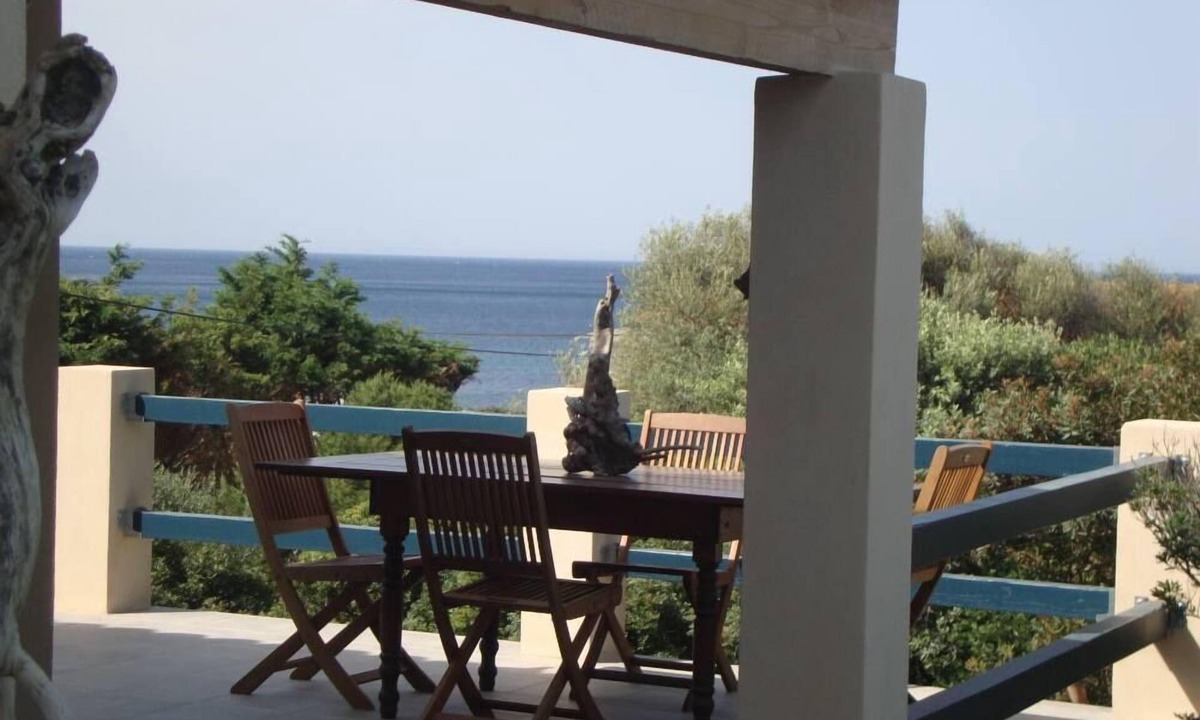 Tizzano House | One house divided in two independent parts to rent together