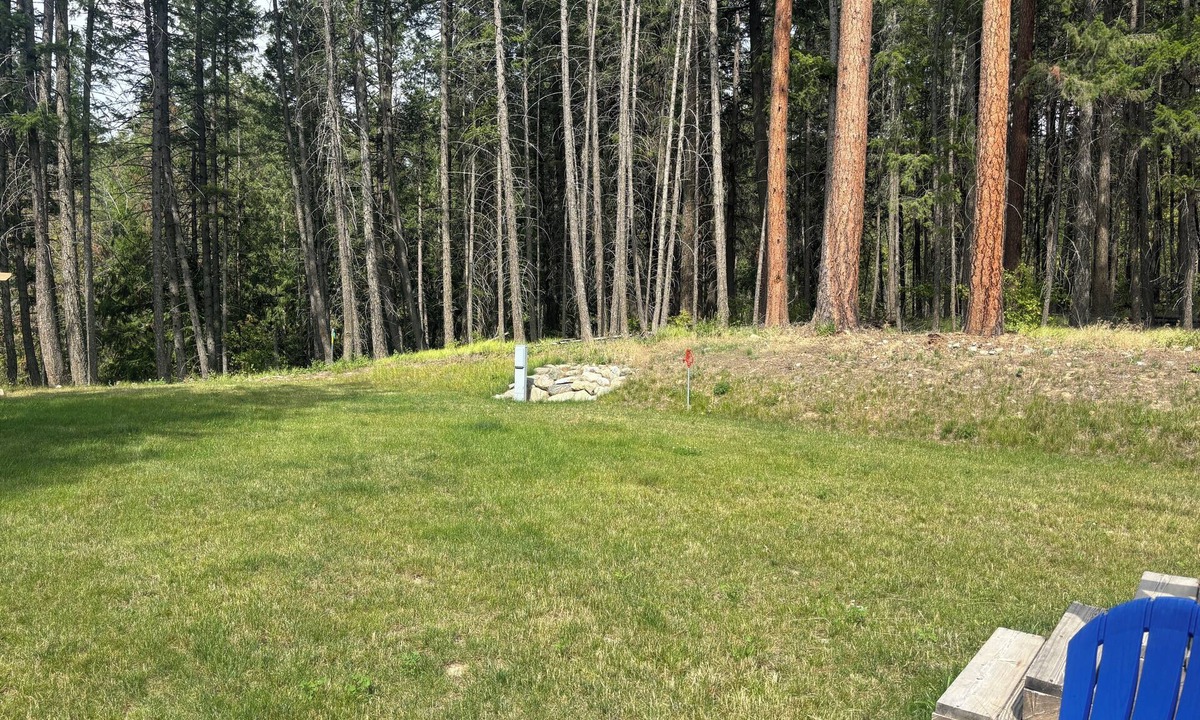 Bonners Ferry House | One Small Rv Space North of Bonners Ferry. 50 Amp, Water, Sewer. Ask about pets