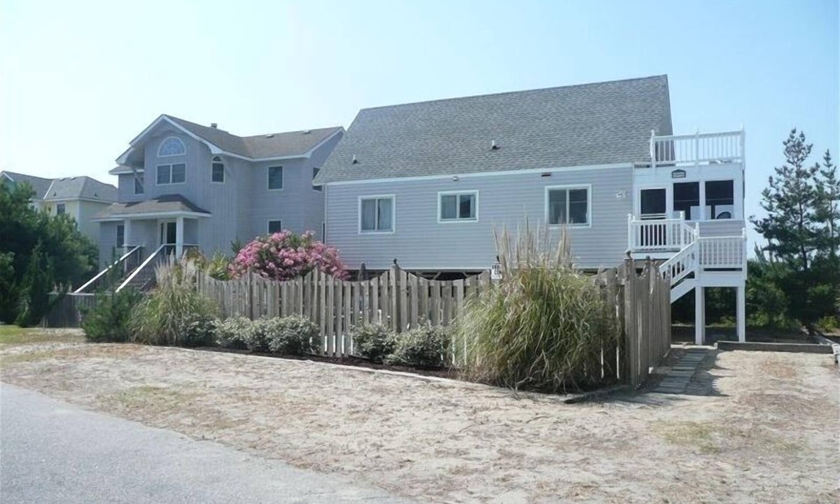 Ocean Sands House | Original Cottage, recent upgrades, Beach 100' ,Pool, 4 Bed, and 2 Ba