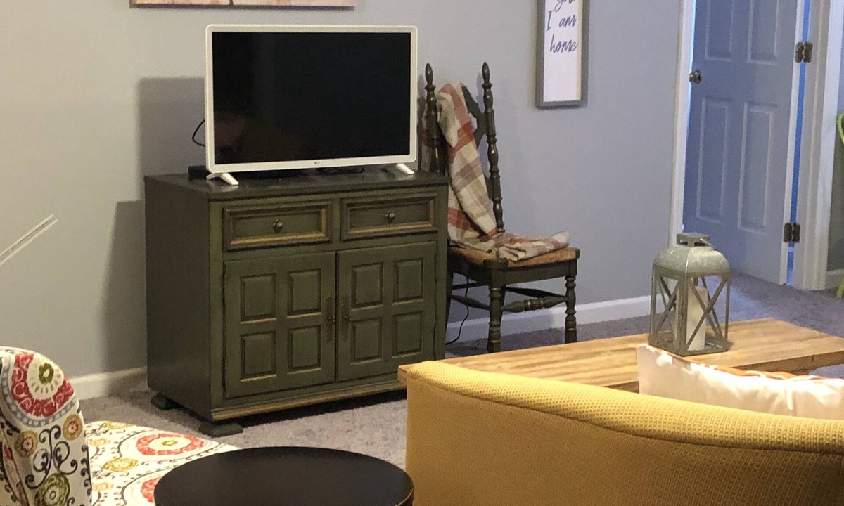 Kerr Apartment | “our little green with envy”Gallipolis No cleaning fee and no Taxes all include.