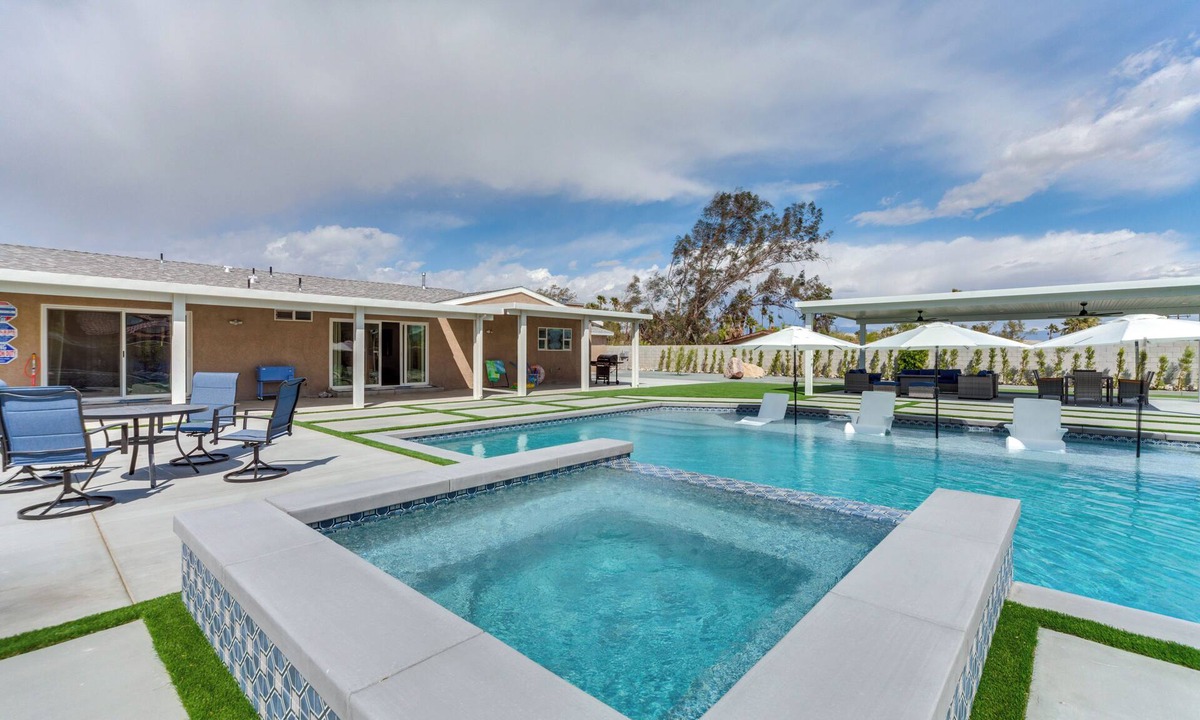 Desert Park Estates Cottage | Outdoor Entertainment: Palm Springs Group Escape