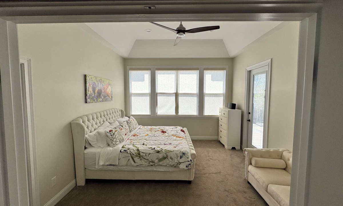 De Mossville House | Owl's Nest Retreat: Sleeps 20, Near Ark Encounter and Bourbon Trail