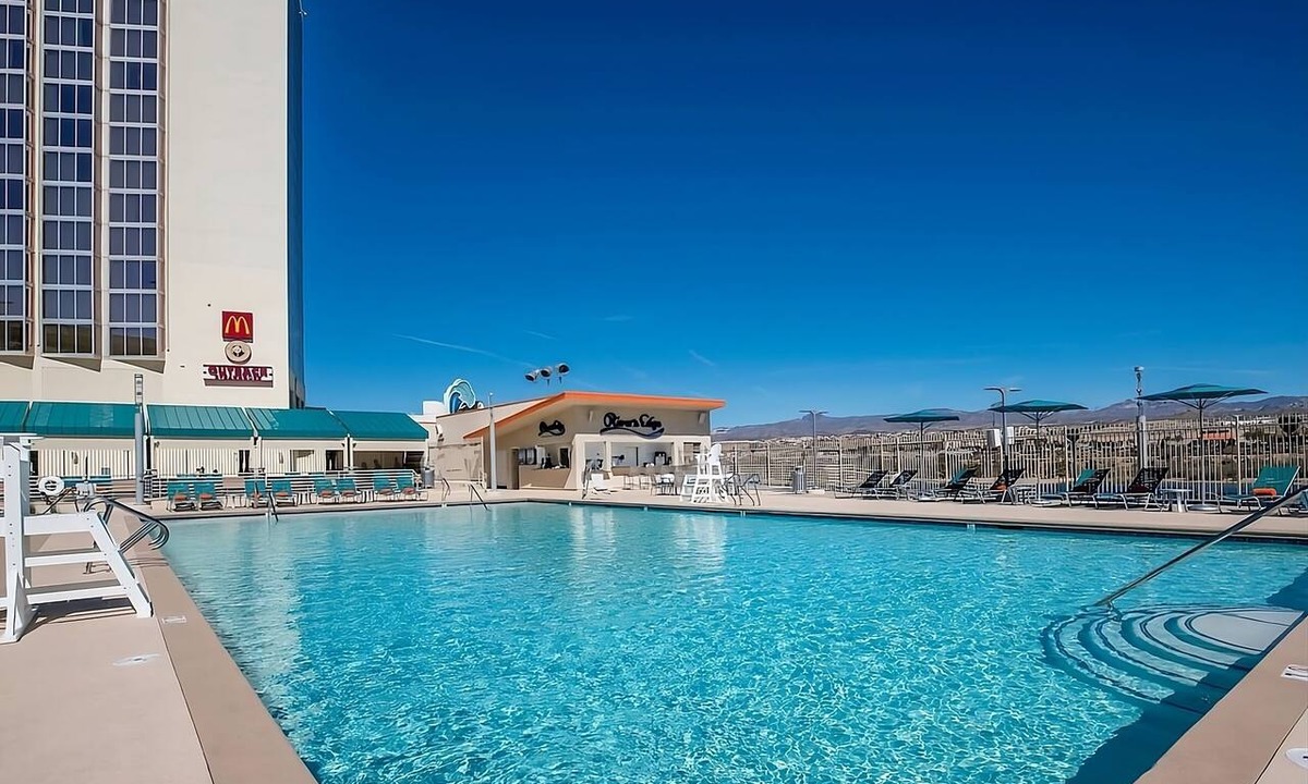 Laughlin Hotel | Panorama Room 2 Queens | 2 units | Aquarius Casino Resort | Free Parking