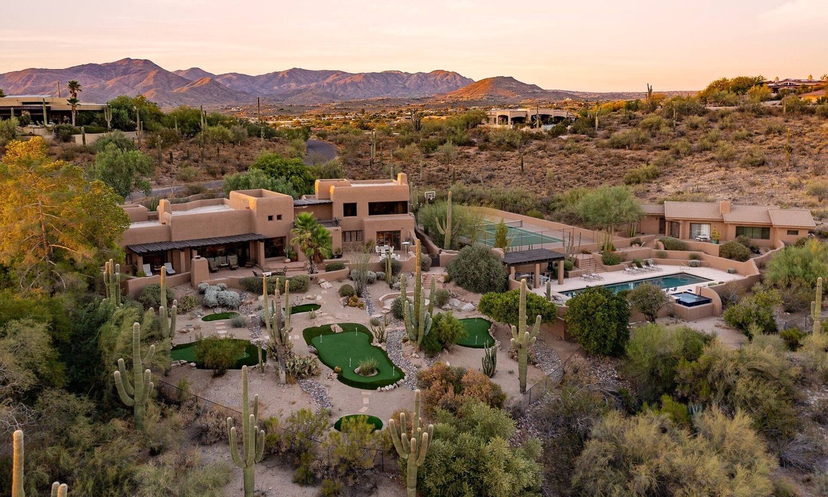 Carefree House | Panoramic Desert & Mountain Views by The Boulders!