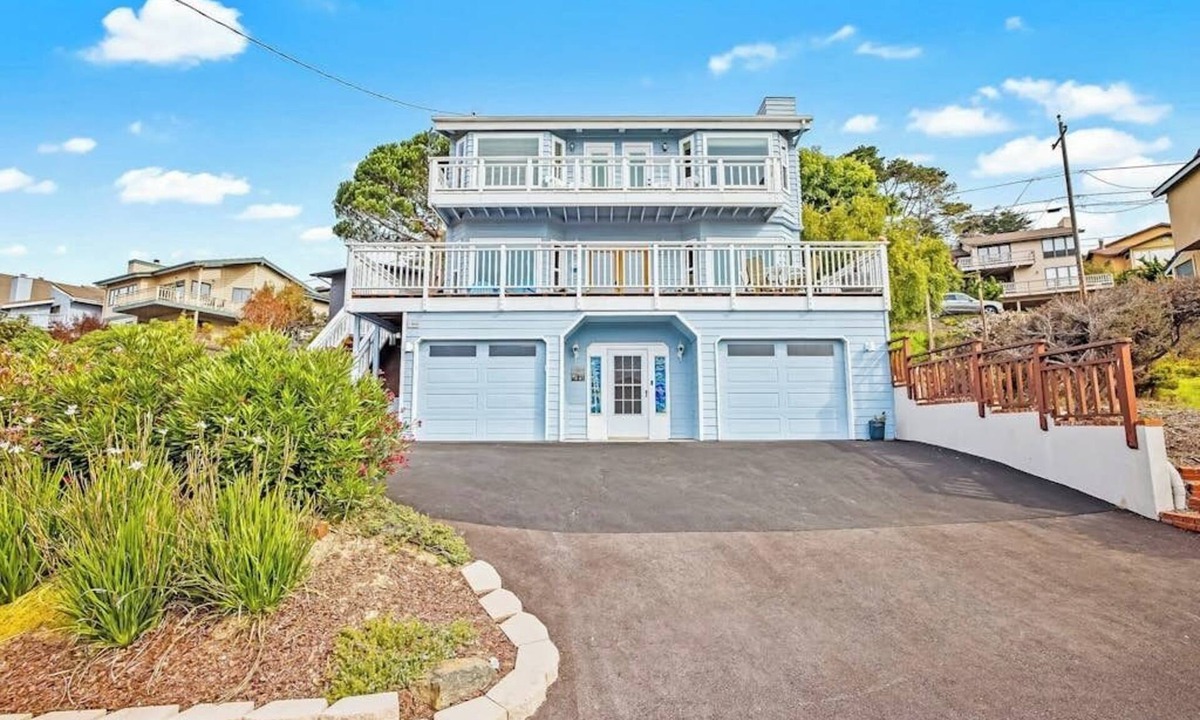 Marine Terrace House | Panoramic Ocean and Sunset Views with EV Charging available