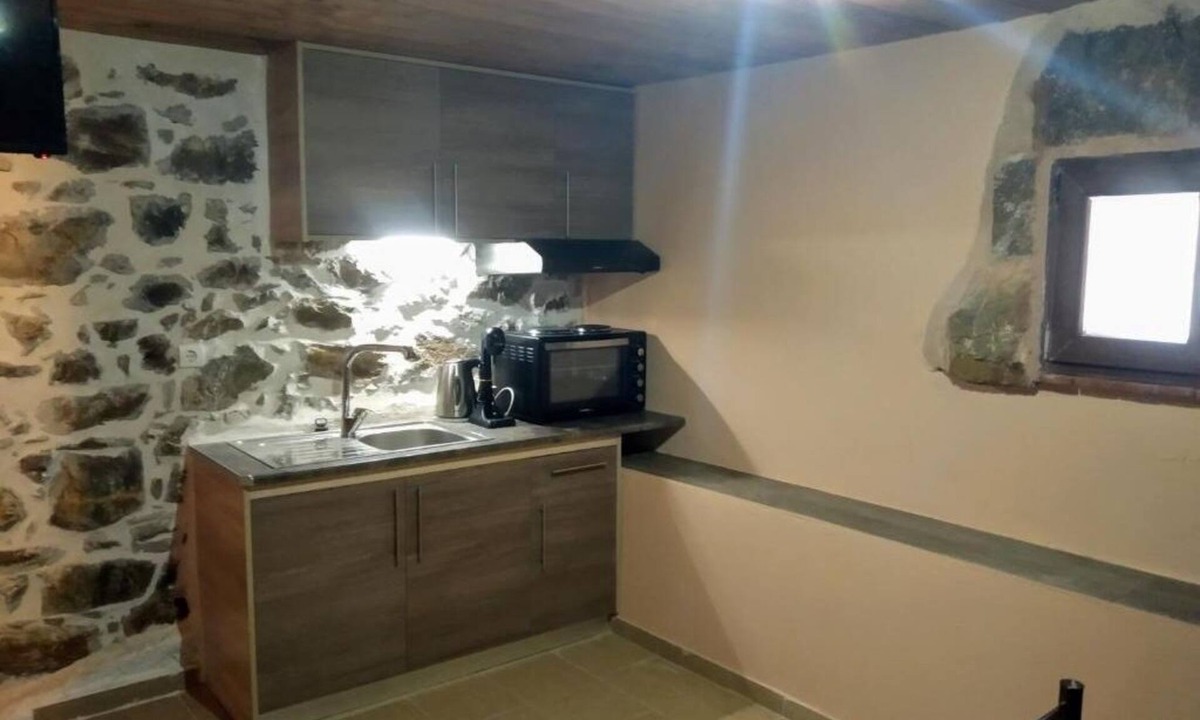 Omales House | Panos Stone Tower: One-Bedroom House