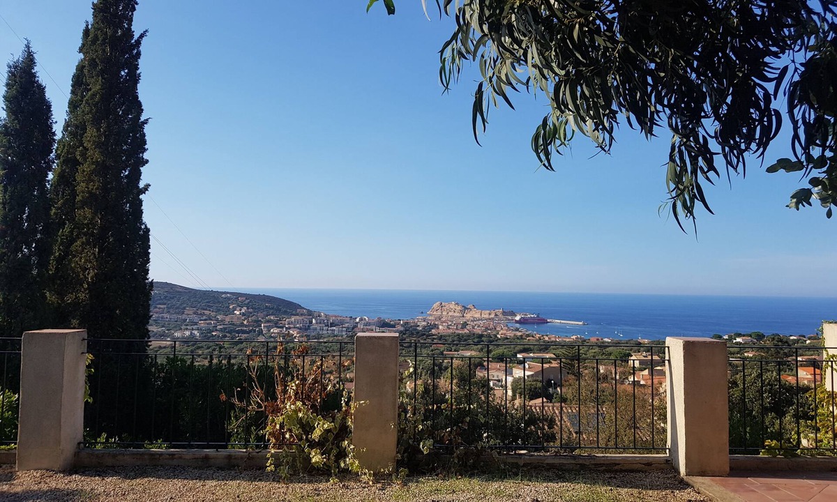 L'Ile-Rousse House | Paradis Familial Avec vue à 5 Minutes de L'ile Rousse