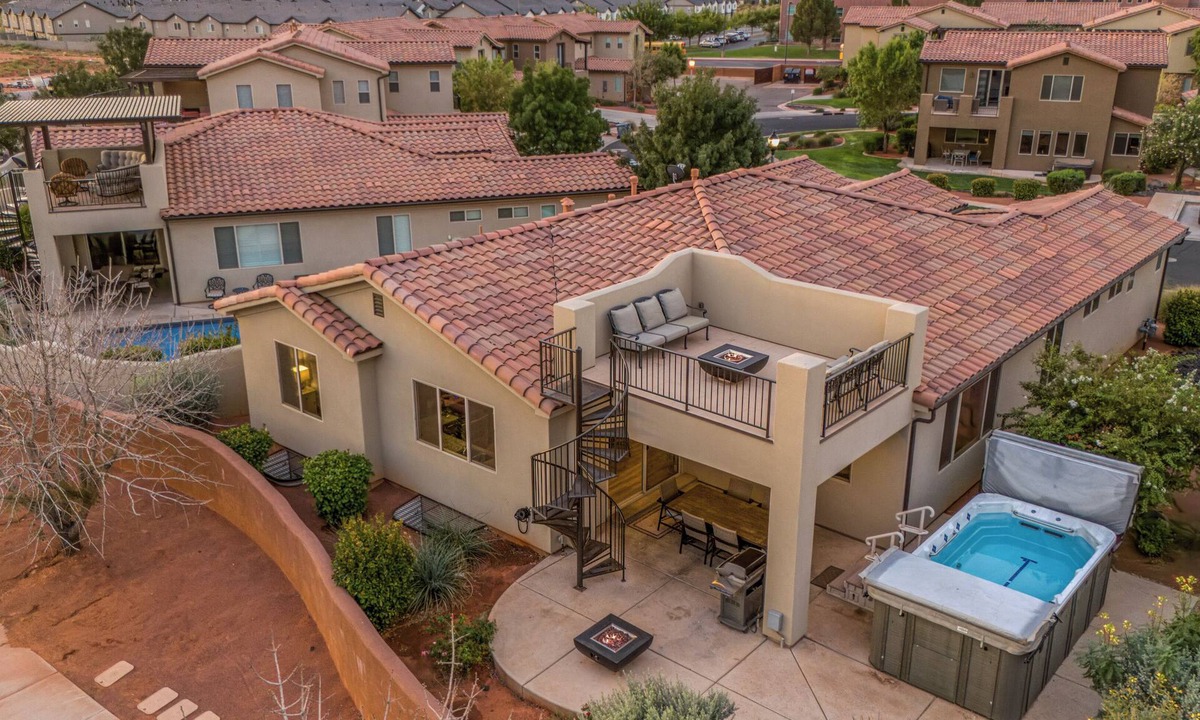 Santa Clara House | Paradise Village 16: Sleeps 30, Private Theater and 20 Person Hot Tub, Resort Water Park
