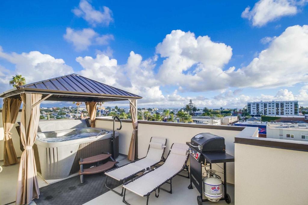 University Heights Apartment | Park Blvd Paradise 303 king bed With a private Spa