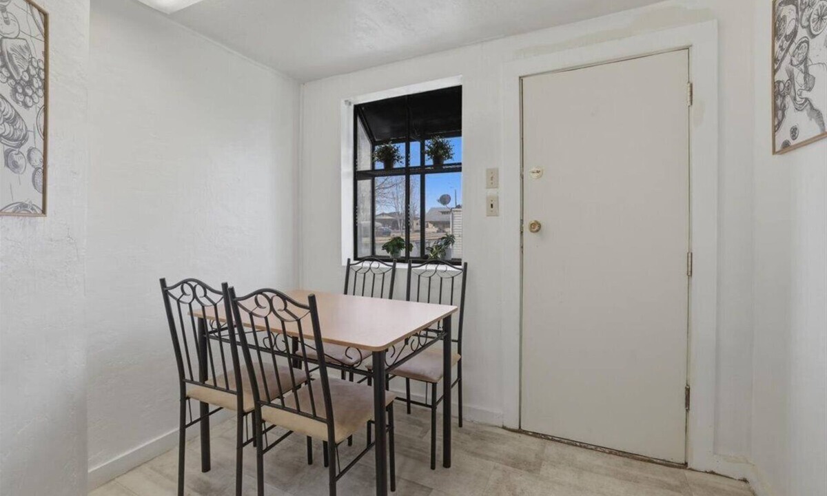 Mountain Home Apartment | Parking|Smart TV|Full Kitchen|Self Check-In|W/D