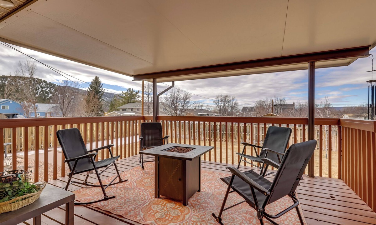 Parowan House | ‘Parowan Escape’ with 2 Game Rooms, Deck & Yard!