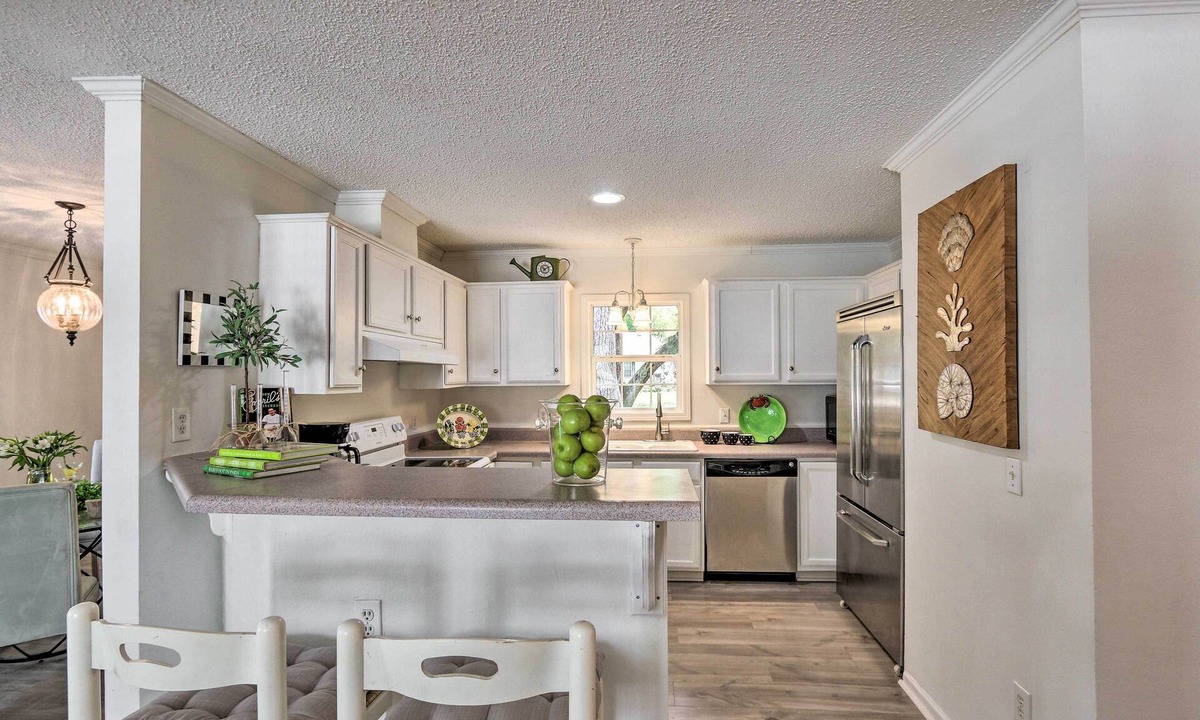 Olde Town Cottage | Patio & Gas Grill: Charming Bluffton Escape!