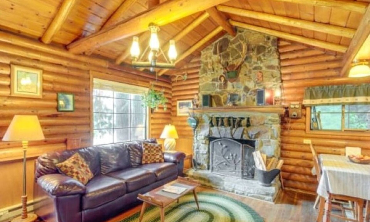 Newport Cabin | Peaceful 3-bedroom cabin on Sacheen Lake near Newport and Spokane