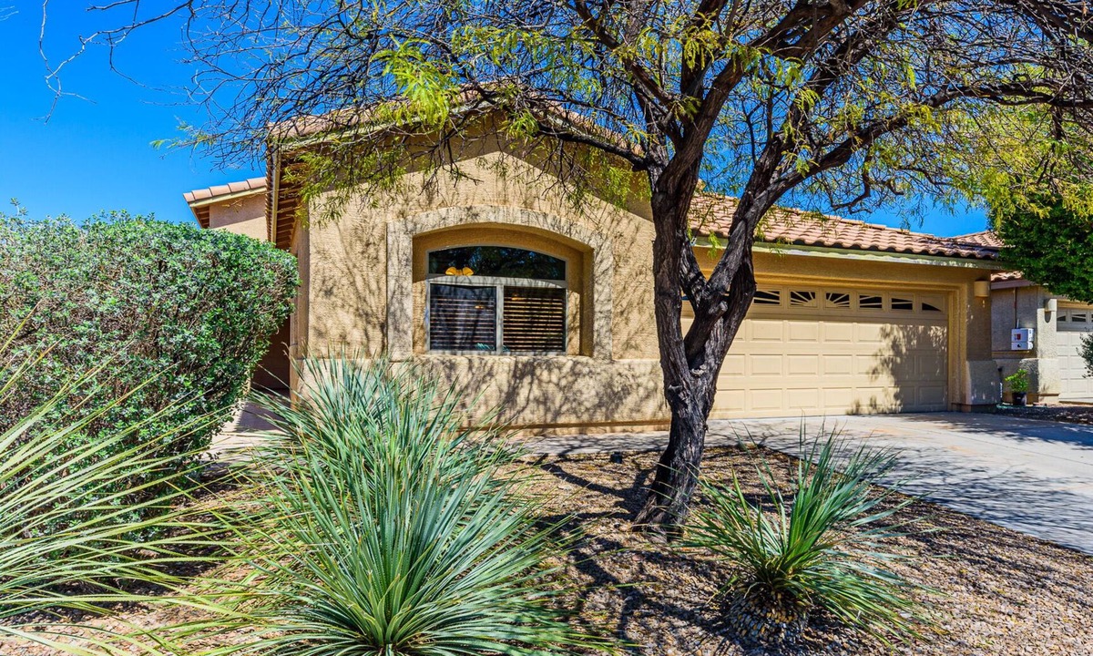 Tucson House | Peaceful And Quiet Getaway~ Spacious and Comfortable ~ Chef's Kitchen!