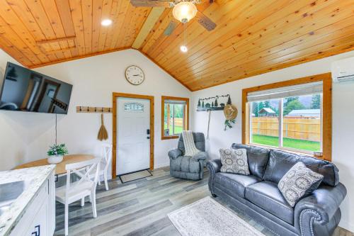 Bonners Ferry House | Peaceful Bonners Ferry Cabin w/Deck & Mtn Views!