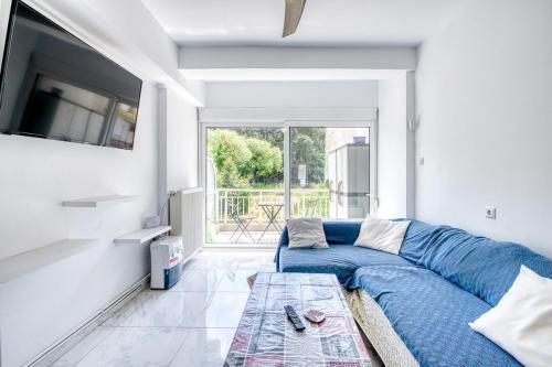 Agia Triada Apartment | Peaceful Coastal 2-Bedroom Retreat by ΜΡS