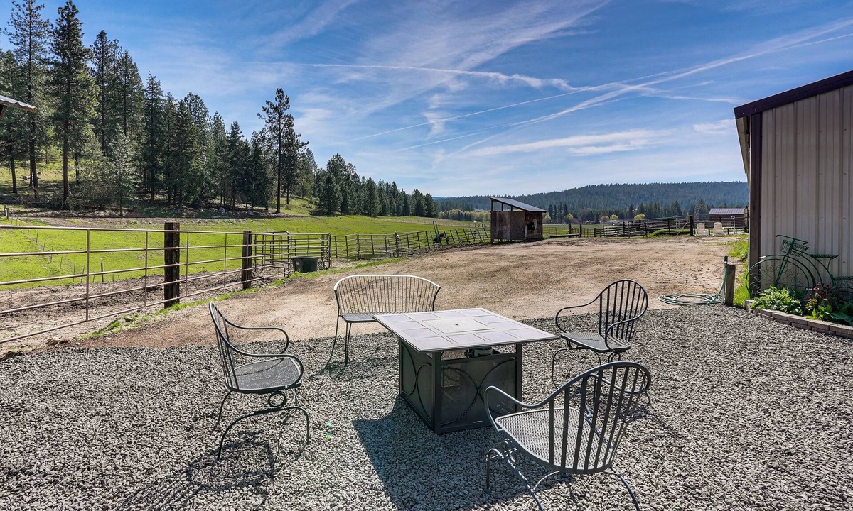 Chattaroy Cottage | Peaceful Farm Stay Near Spokane: Inland Hideaway!
