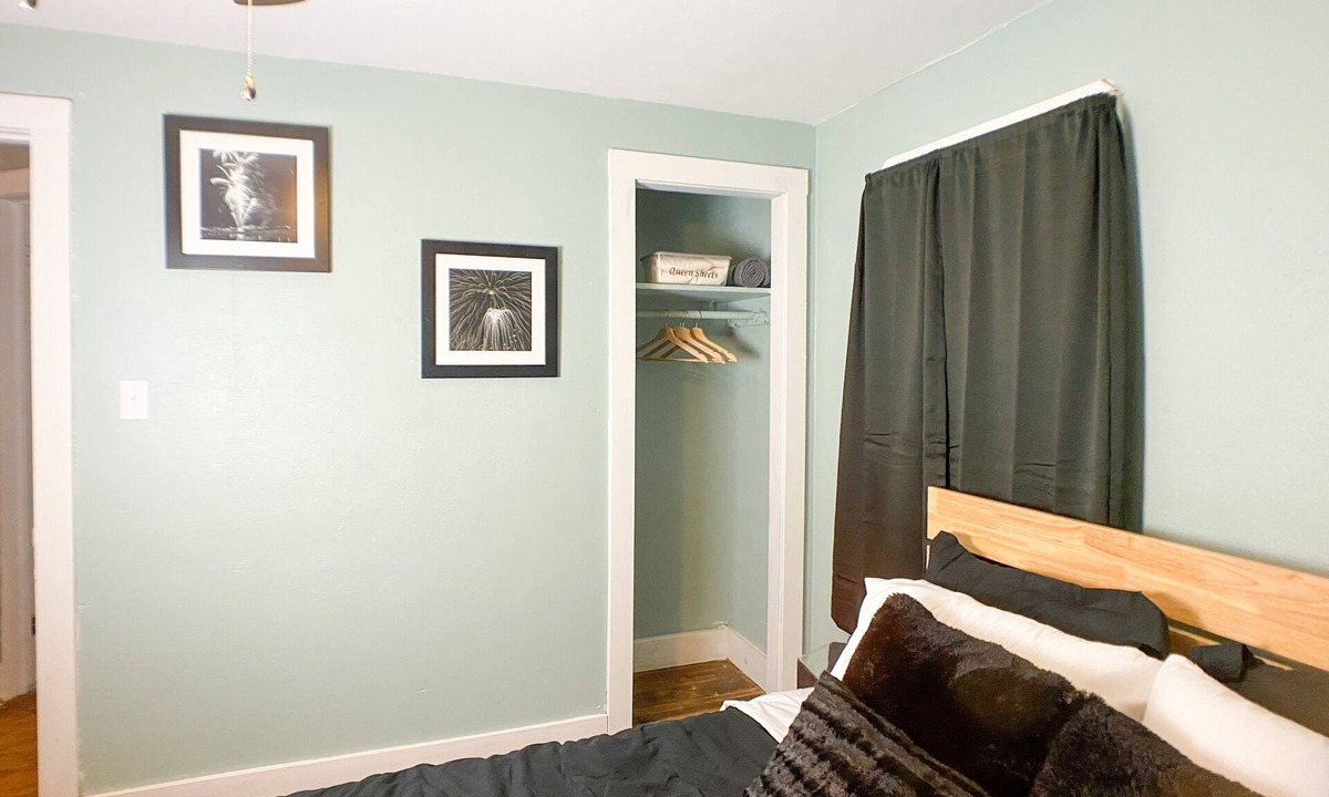 Trotwood House | Peaceful Luxury Newly Renovated 4 BR with Fire Pit