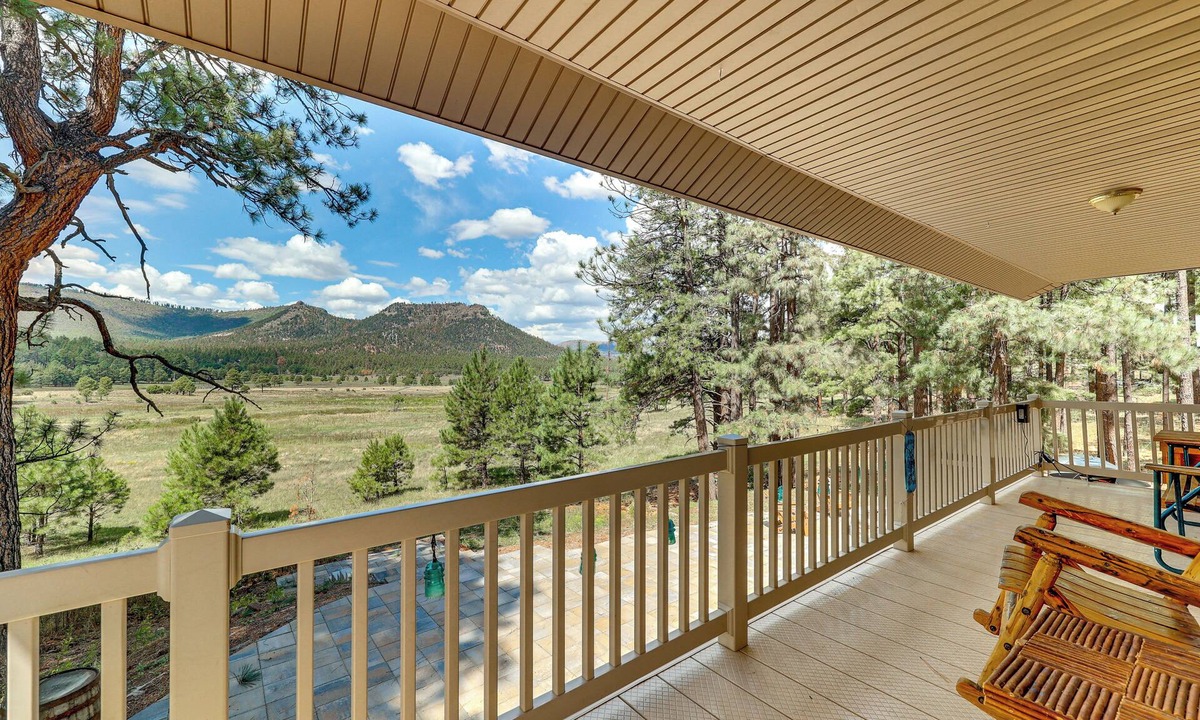 Eagar Cabin | Peaceful Nutrioso Cabin Retreat w/Mountain Views!
