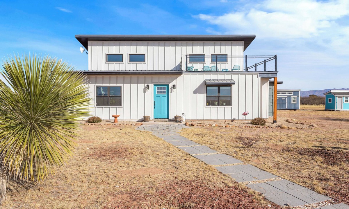 Hereford Other | Peaceful Off-Grid Getaway, Modern Comfort in the Desert
