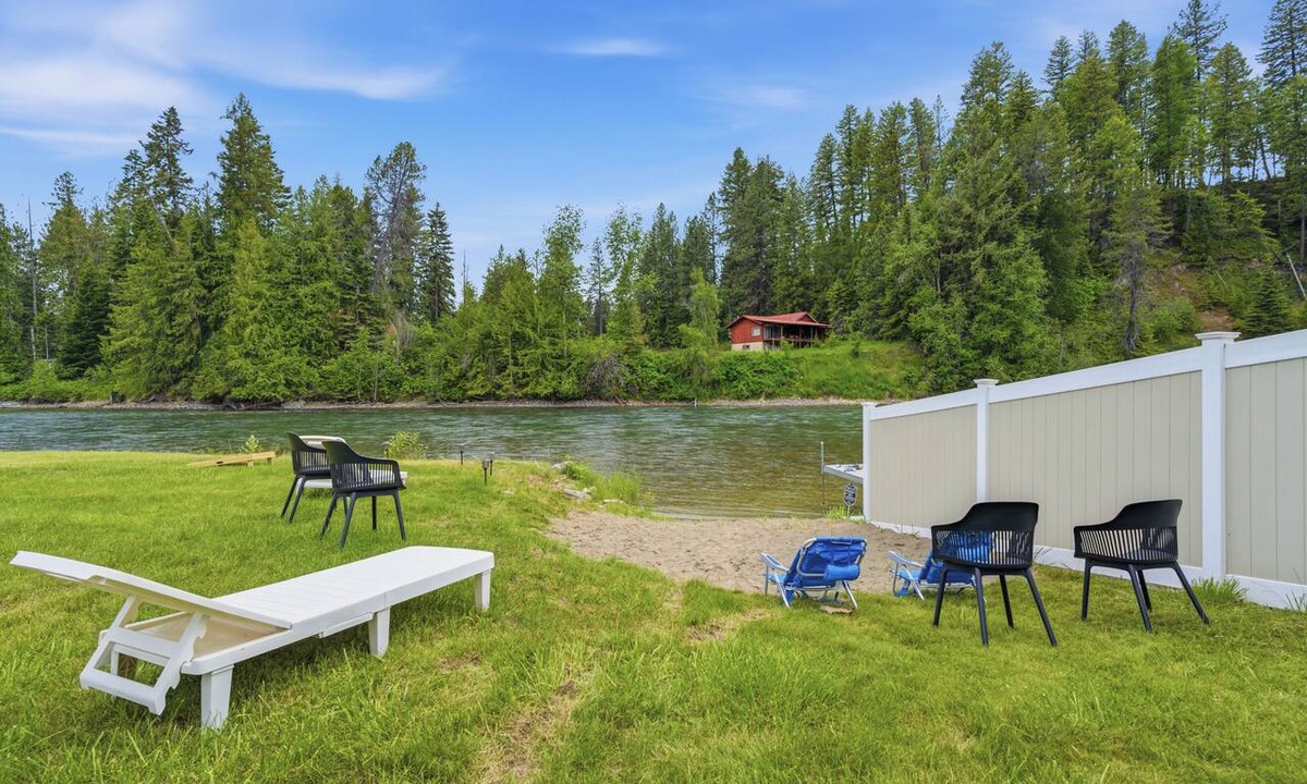 Priest River House | Peaceful Priest River with sandy beach. Boat, float, swim in no wake zone!