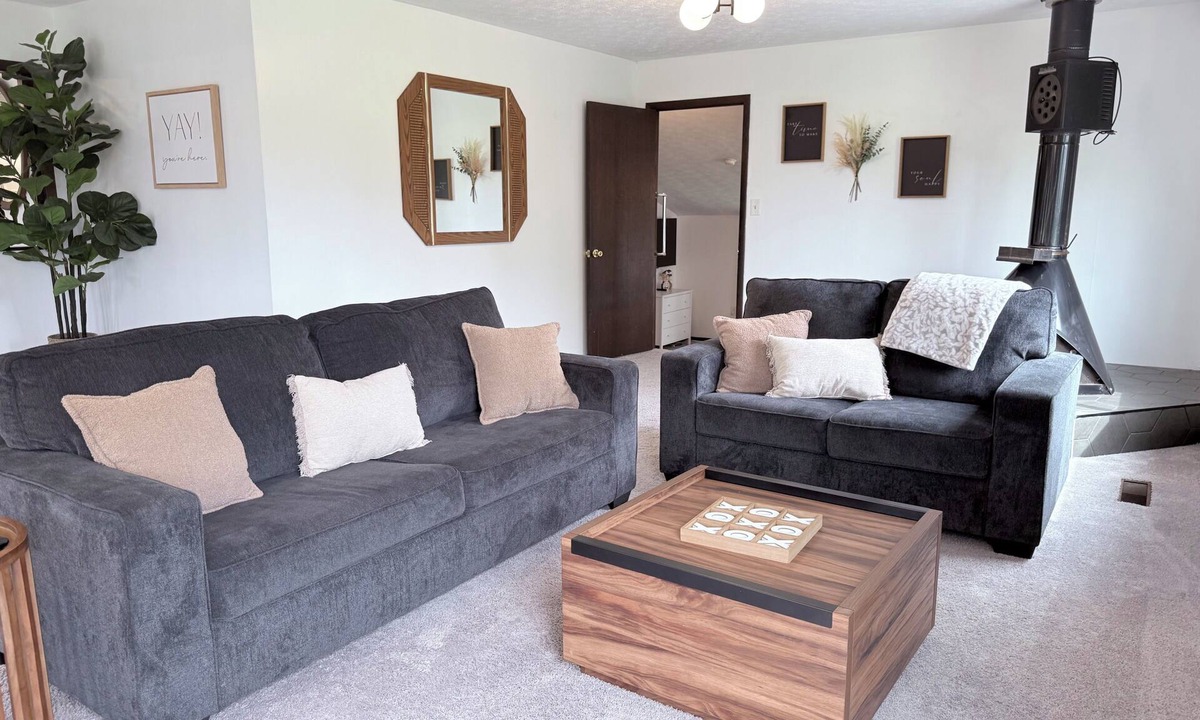Pataskala House | Peaceful Retreat Intel 10m Sleeps 8 King Bed