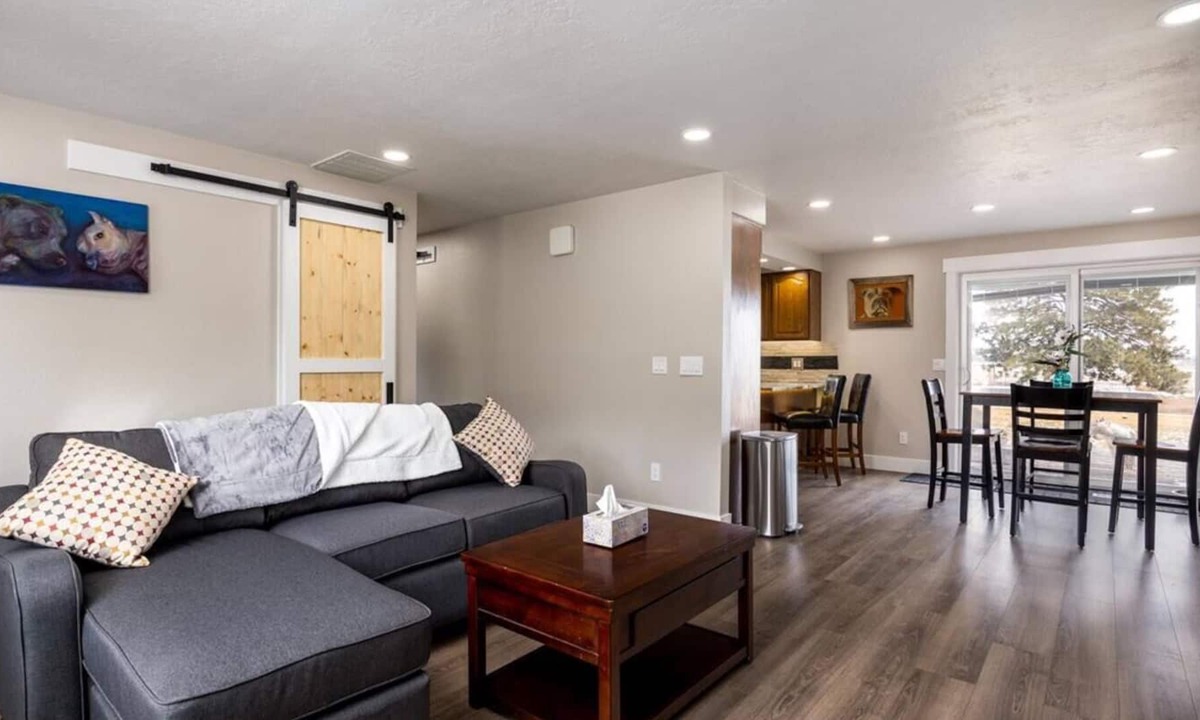 Mountain Home House | Peaceful, Spacious home with mountain view.