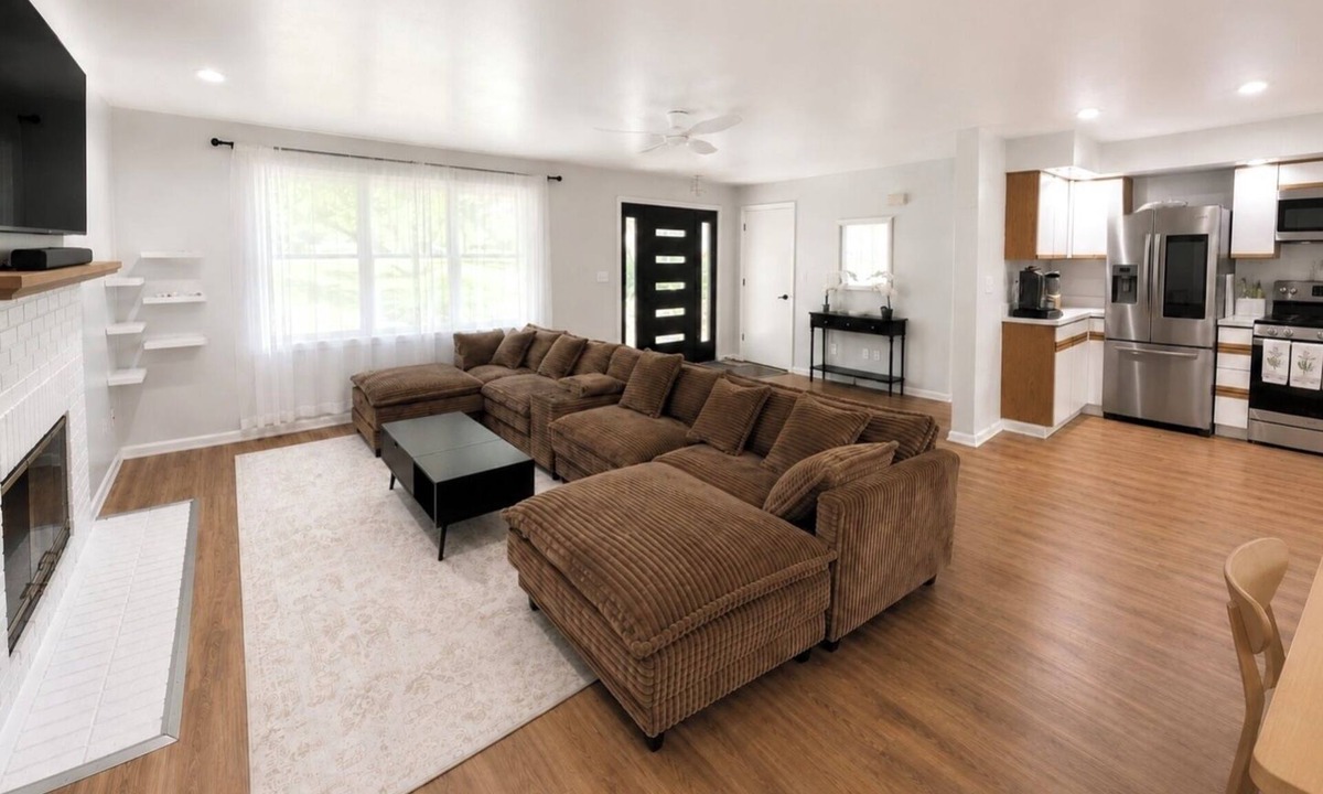 North Olmsted House | Peaceful Tree-Lined Retreat Near Cleveland