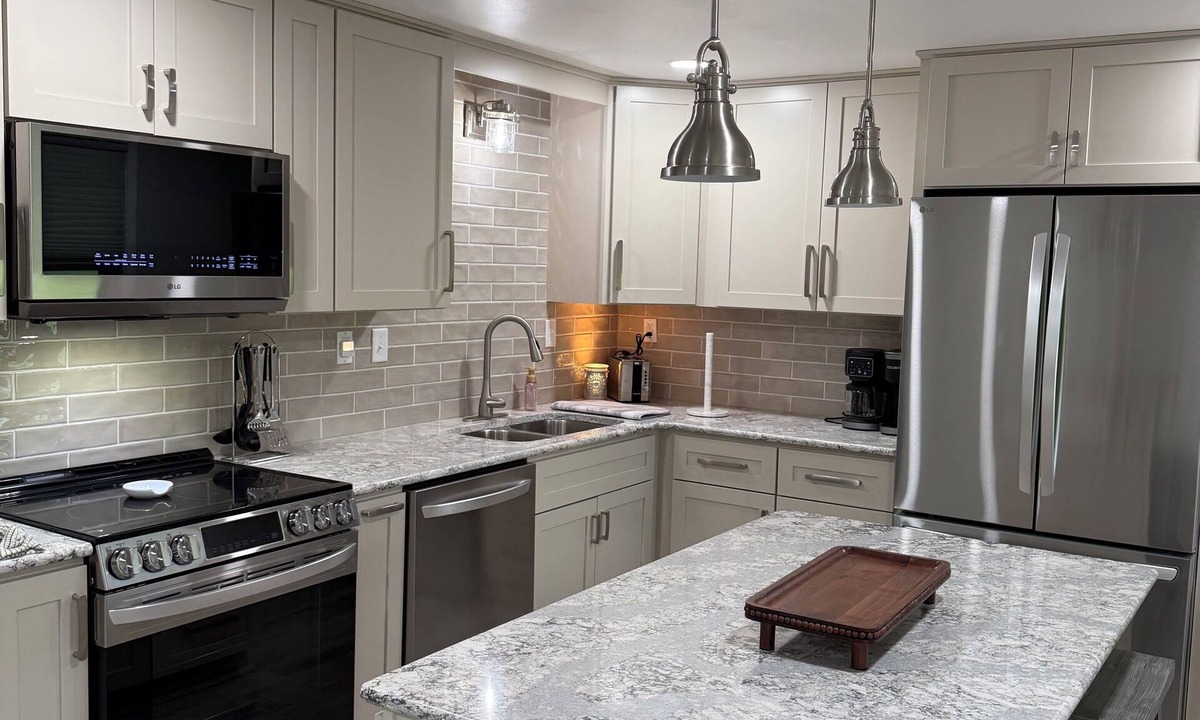 West Columbia House | Peak Retreat is a private 3-bedroom house with WiFi and AC in tranquil Racine OH