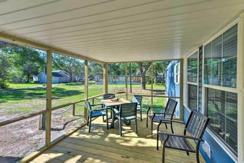 Harkers Island House | 'Pelican Place' Coastal Cottage Walk to Back Sound