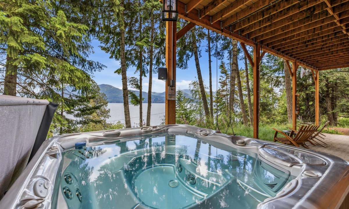 Sagle House | Pend Oreille Escape | Hot Tub, Game Room & Views