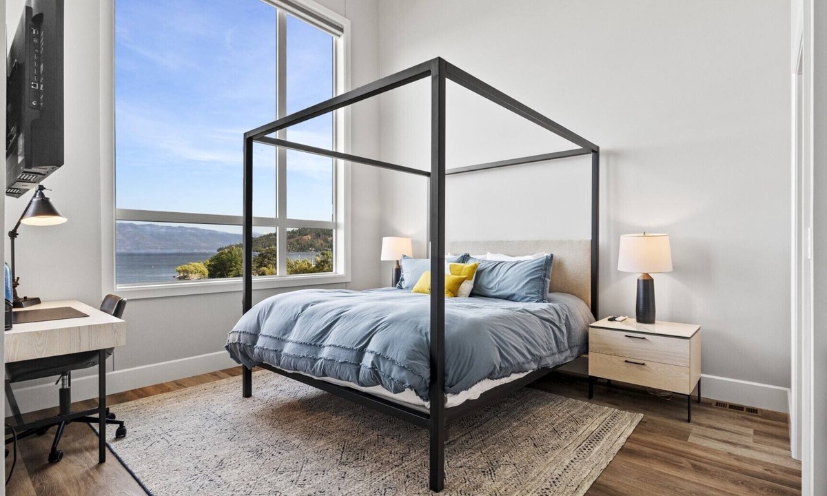 Sandpoint Condo | Penthouse w/Private Beach - Seasons at Sandpoint
