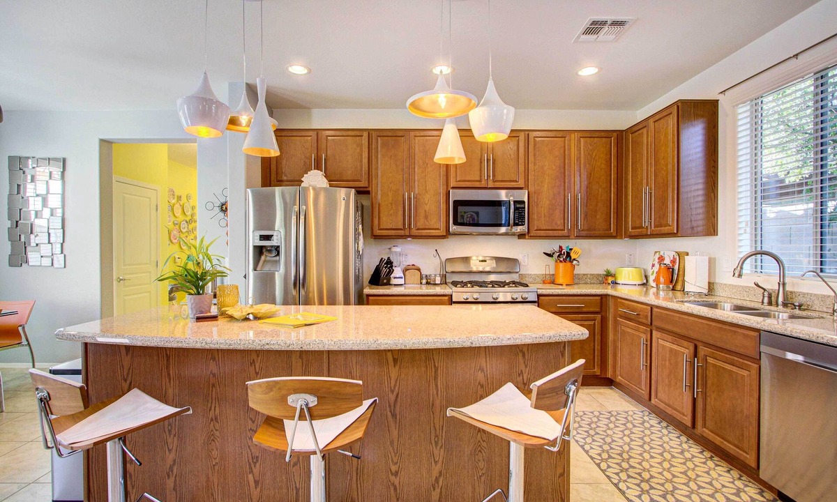 Peoria House | Peoria Home w/Pool & Hot Tub Access!