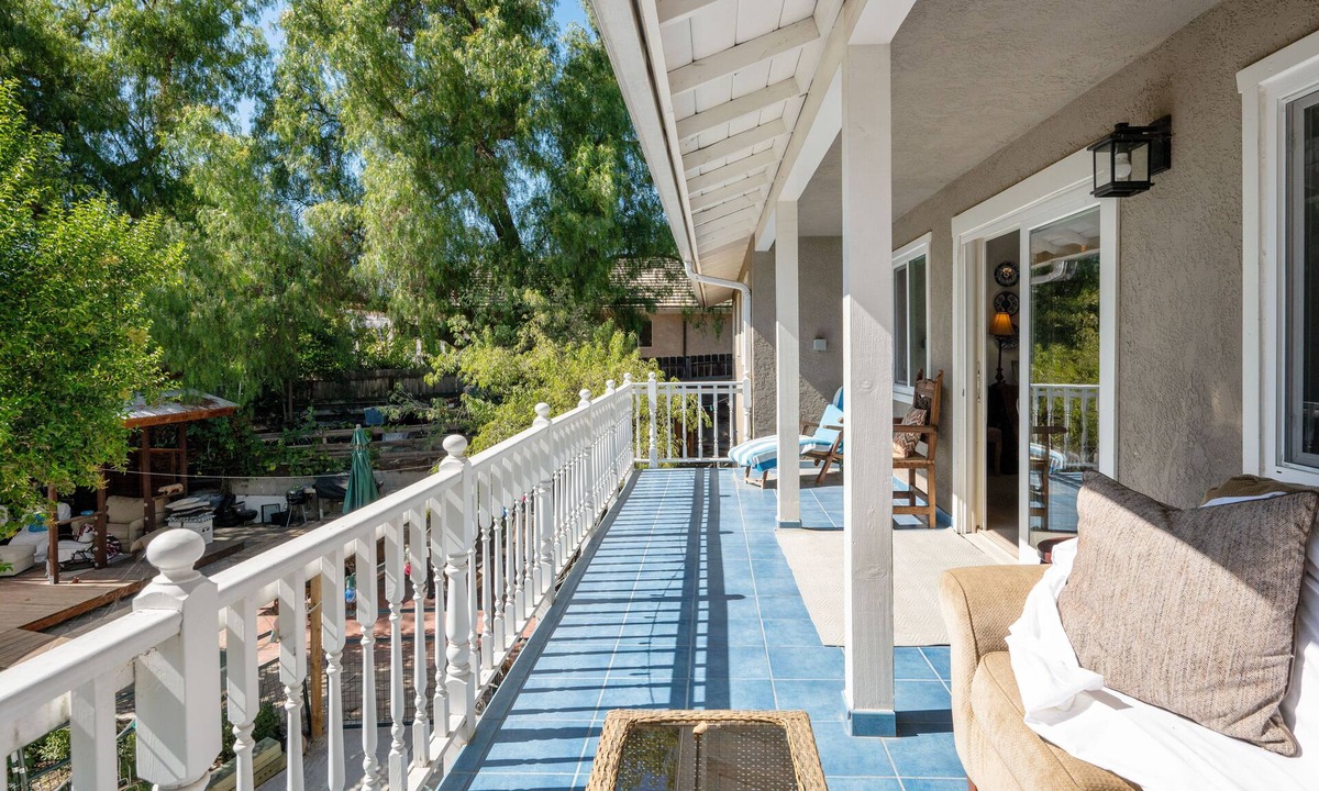 Los Olivos House | Perched above yet just steps from the Restaurants and Wine Tasting of Los Olivos