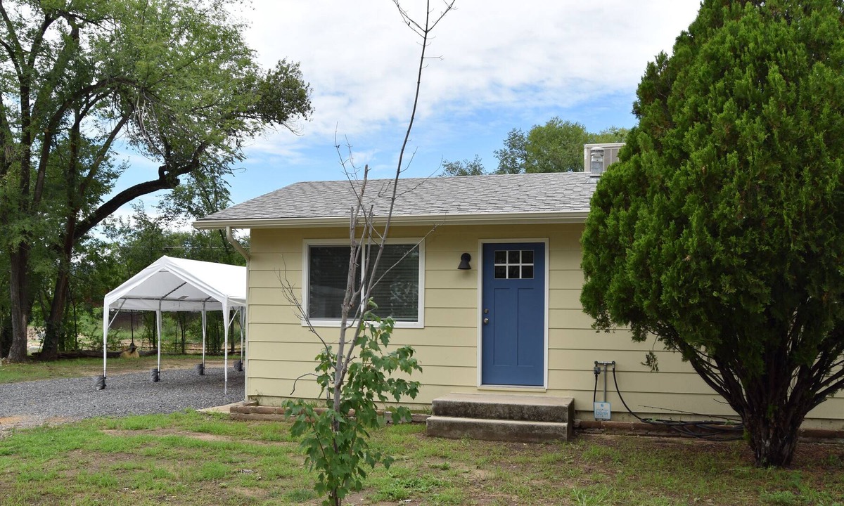 Prescott Cottage | Perfect for a couples getaway!