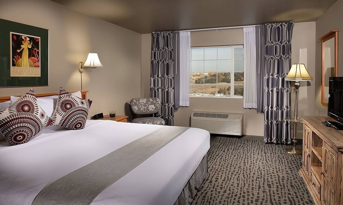 Pullman Hotel | Perfect Location for Vacation! Gorgeous Room w/Free Breakfast, Free Parking
