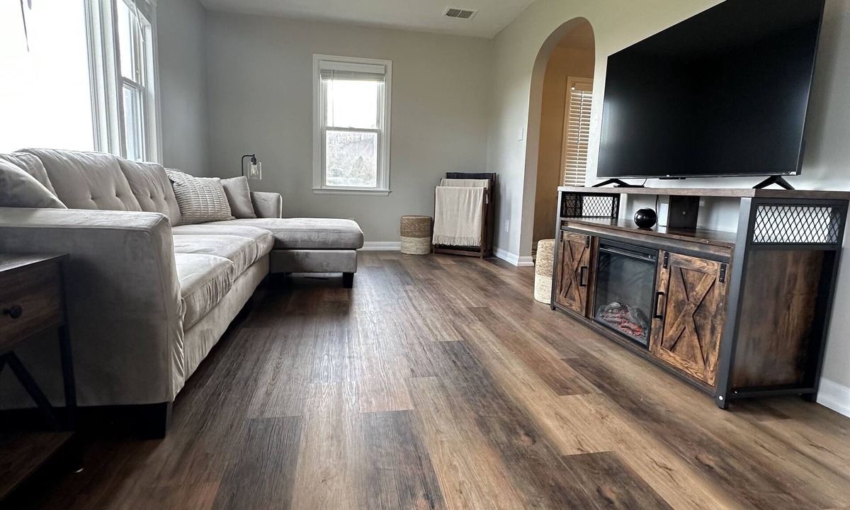 Martinsville House | Perfect spot! Martinsville's Beautiful Leaves, IU Football to Indy nightlife!